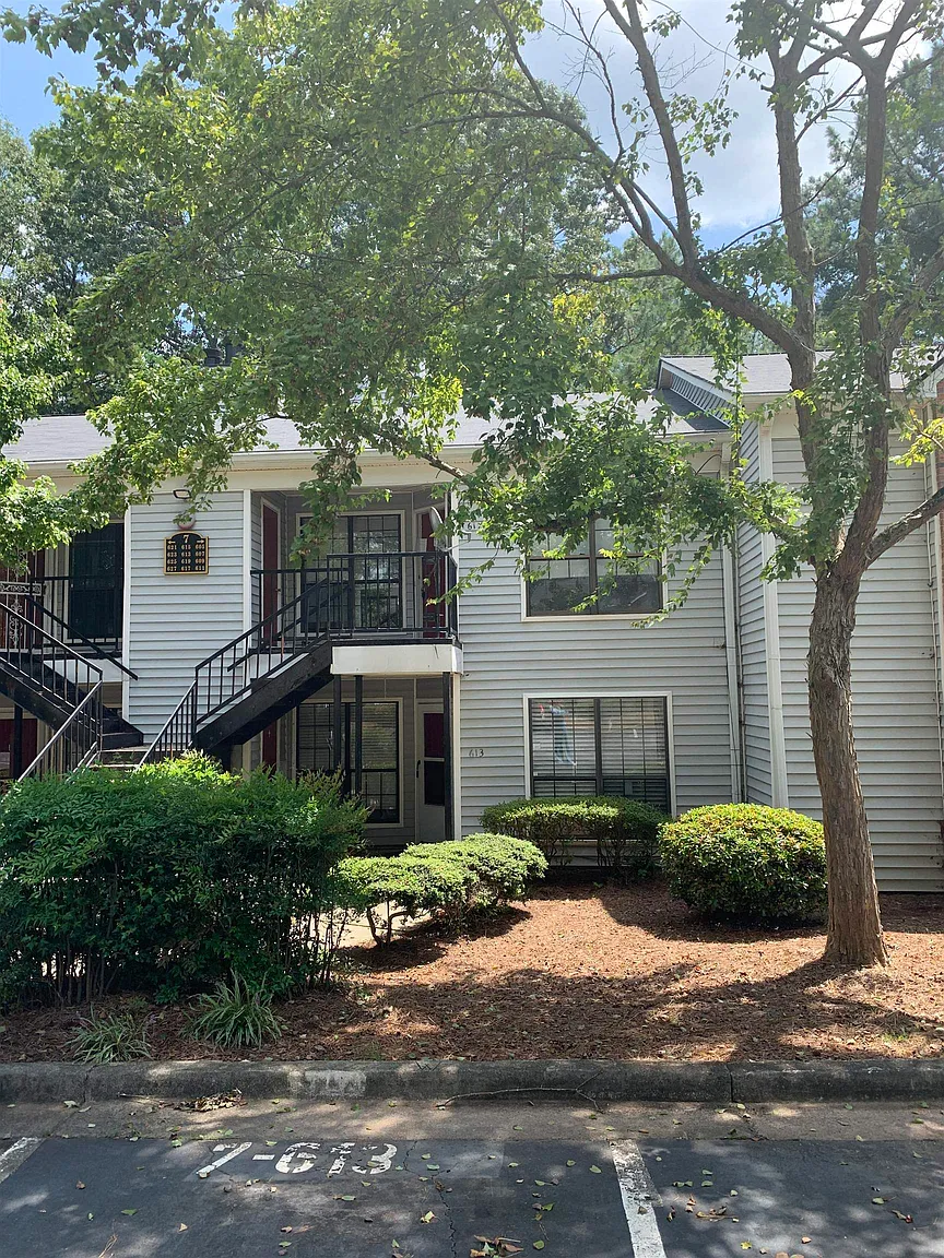 613 Windchase Ln photo 1