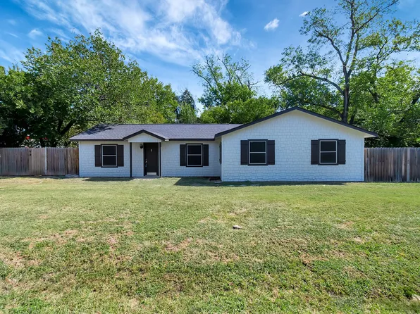 516 Corry A Edwards Dr, Kennedale, TX 76060