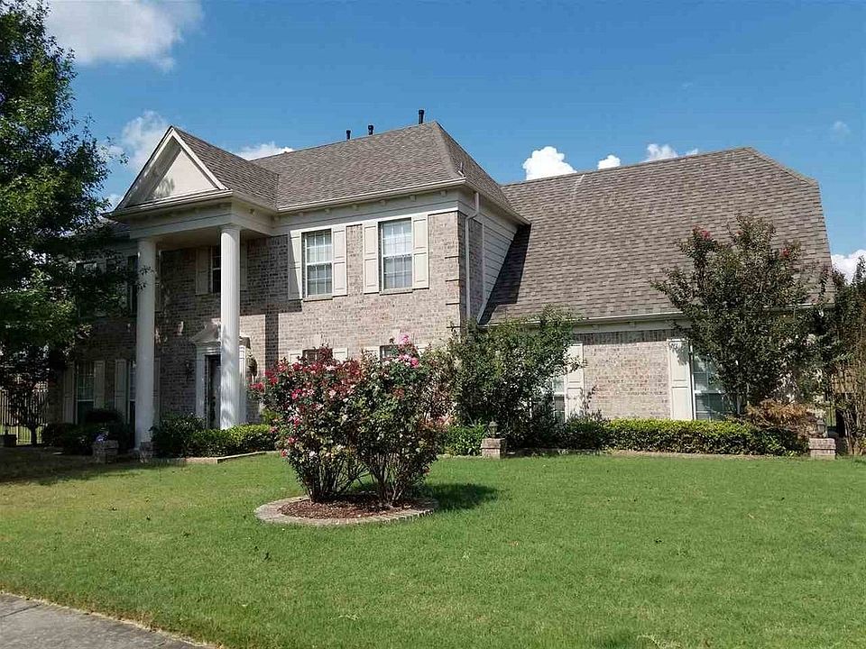1st image of 300 River Branch Dr