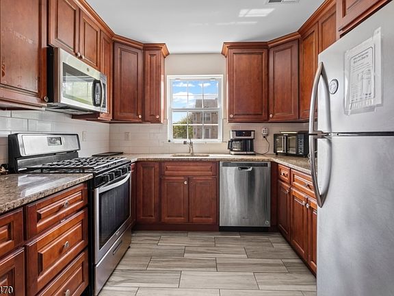 4th image of 453-455 Washington St #2