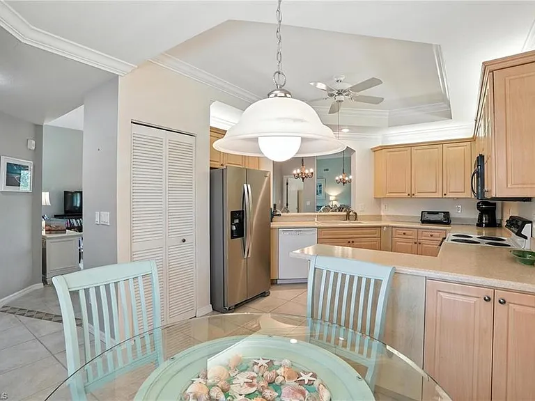 7032 Pelican Bay Blvd #E-304 — Photo 13