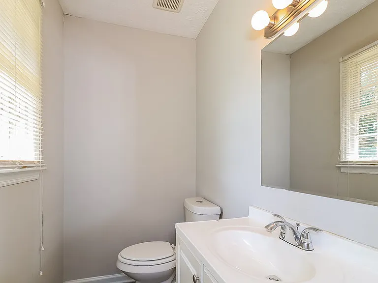 851 Grayson Hwy — Photo 17