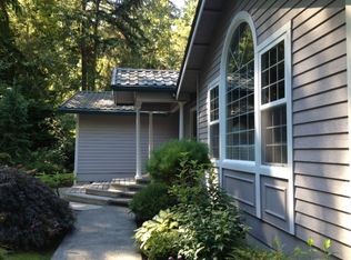 7270 NE Vincent Rd, Bainbridge Island, WA 98110