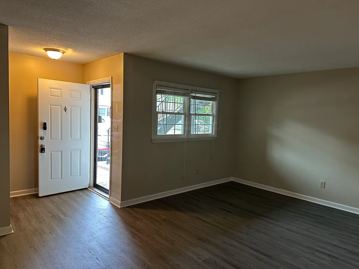 Building Photo - 215 Northpoint Ave #B
