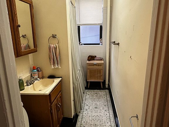 4th image of 31 Saint Lukes Rd APT 4