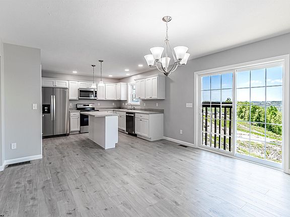 3rd image of 112 Charolais Cir