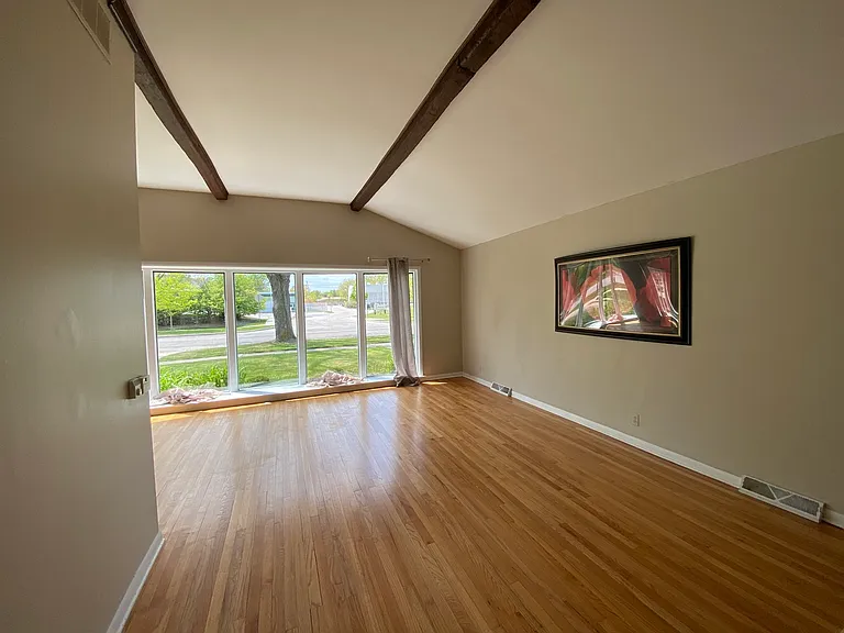704 Laramie Ave — Photo 3