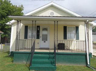 901 9th St, Nitro, WV 25143