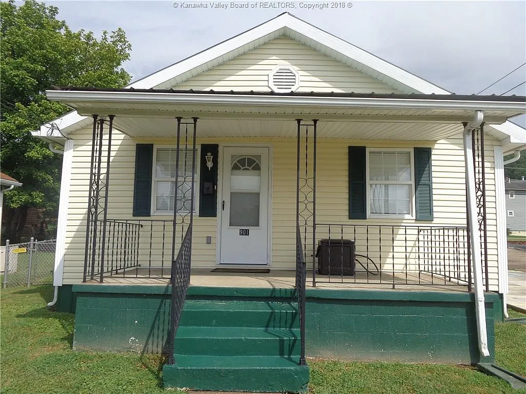 901 9th St photo 1