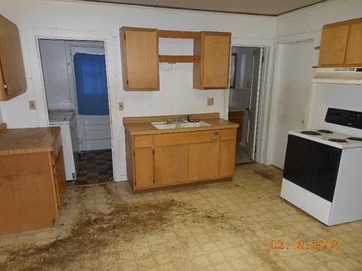 4th image of 210 W Fountain St