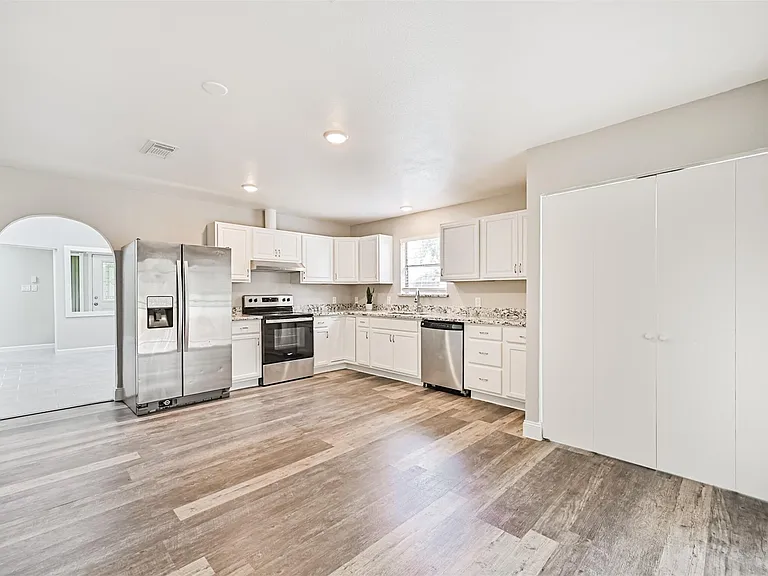 5220 Krueger Dr — Photo 30