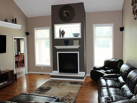 4th image of 10520 Eagle Crossing Dr