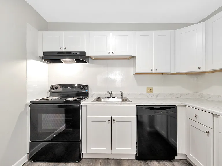 430 River Street — Photo 3