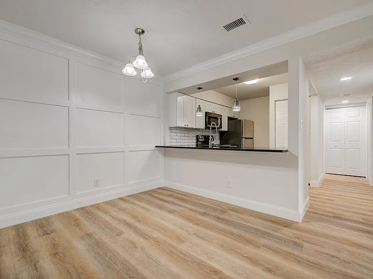 5562 E Virginia St — Photo 7