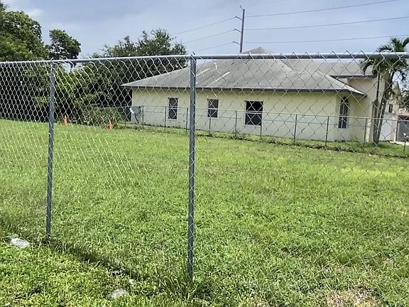 2nd image of 310 NE 5th Ave