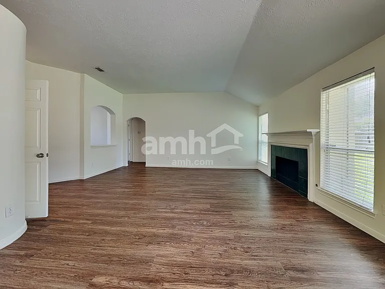 9710 Sundew Dr — Photo 6