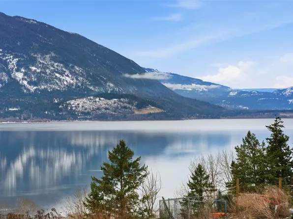 1660 28th Ave NE, Salmon Arm, BC V1E 3X2