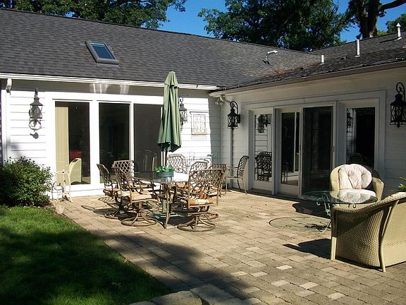 3rd image of 13841 Edgewater Dr