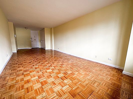 2nd image of 20 W 64th St Penthouse T