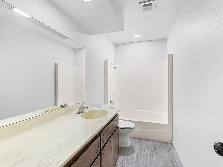 734 N Stewart — Photo 12