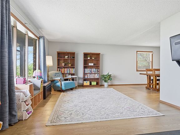 4th image of 1102 Countryside Ln
