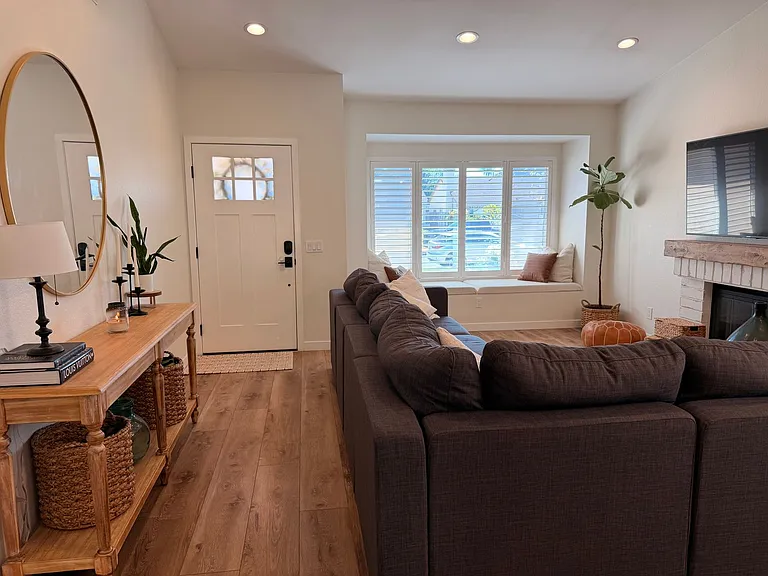 5255 Goldenridge Ct — Photo 12