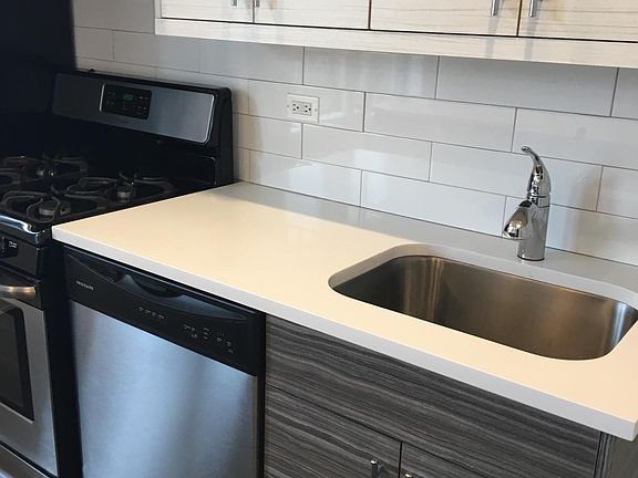 4th image of 3921 N Janssen Ave #1F