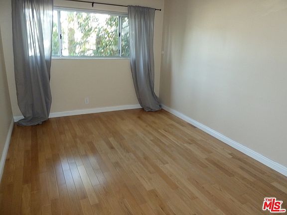 3rd image of 1001 N Orange Grove Ave