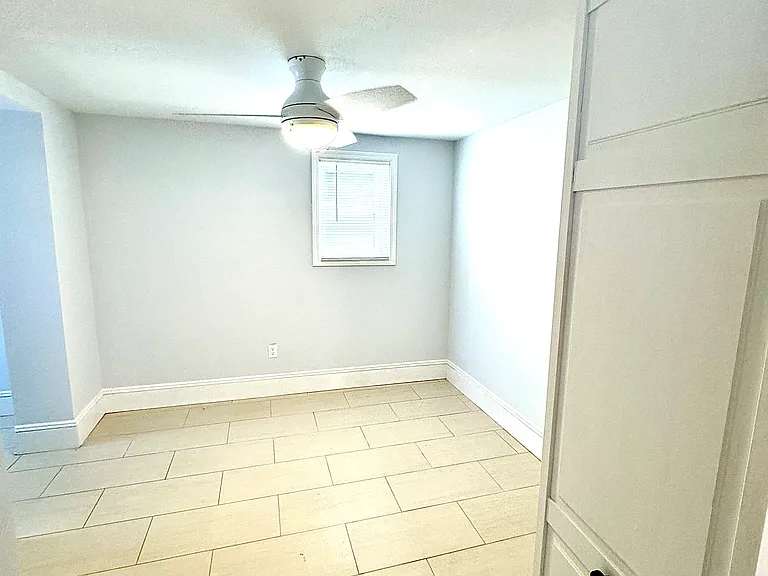 19 Illinois Ave — Photo 6