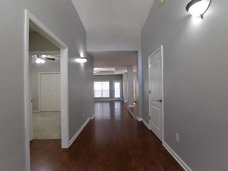 118 Canterbury Dr — Photo 3