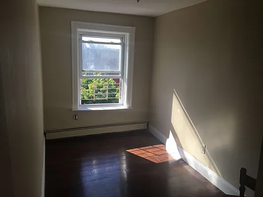 Rented by Emilienne Zongo Brown, LREB | media 9