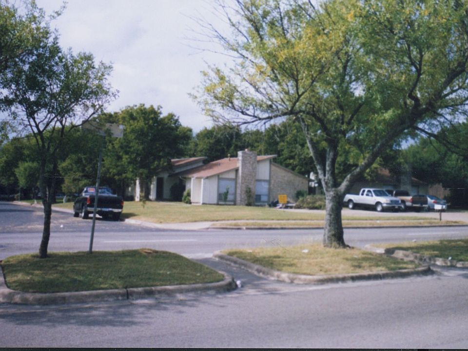 2nd image of 1133 W Rundberg Ln
