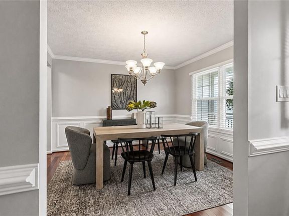 3rd image of 6 Poplar Ct