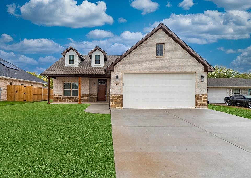 1st image of 125 Vaughn Ln