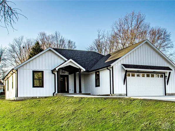 137 Lakengren Dr, Eaton, OH 45320
