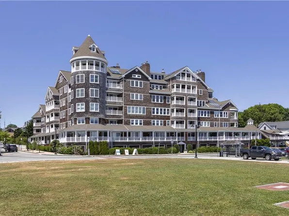 53 Conanicus Ave APT 2A, Jamestown, RI 02835