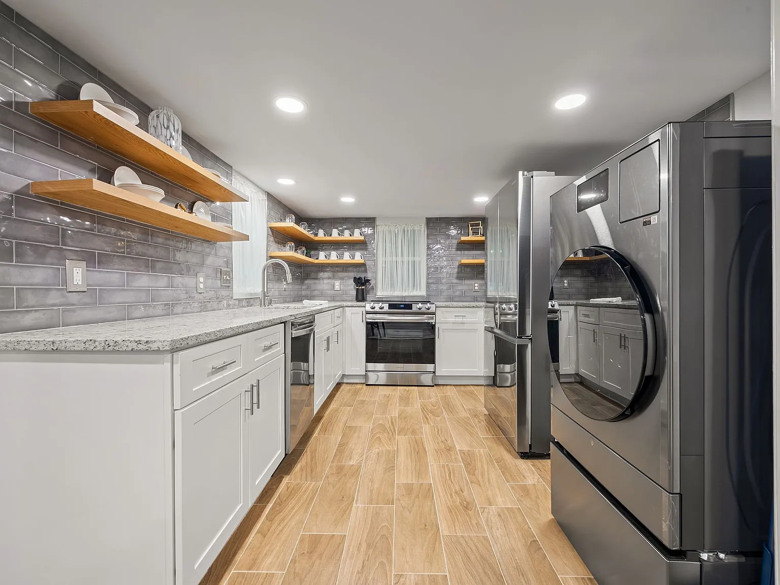 2 bed, 2100 sqft, $2,500 — Photo 2