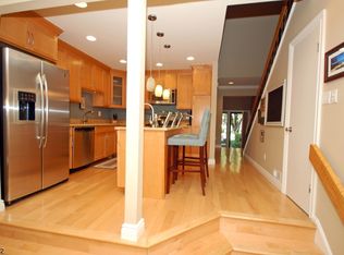 52 Cambridge Ct, Madison, NJ 07940