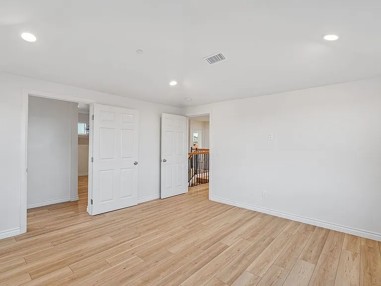 8521 Grove Hill Ct — Photo 7