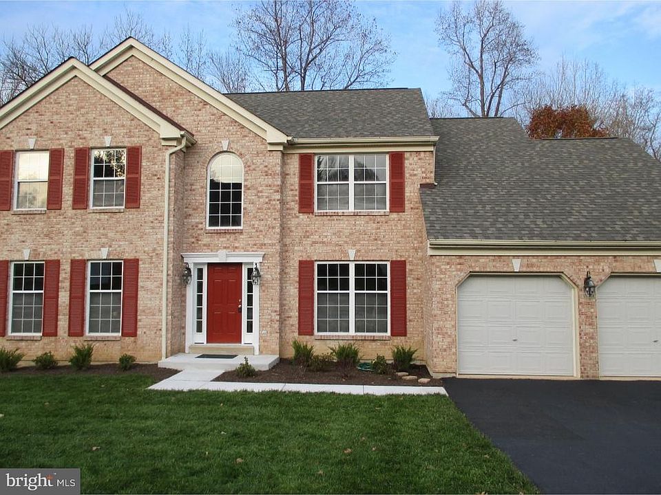 1st image of 472 Greenwood Dr