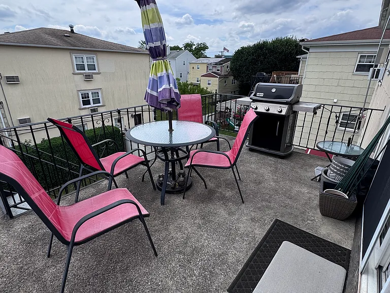 Ambrose Pl — Photo 15