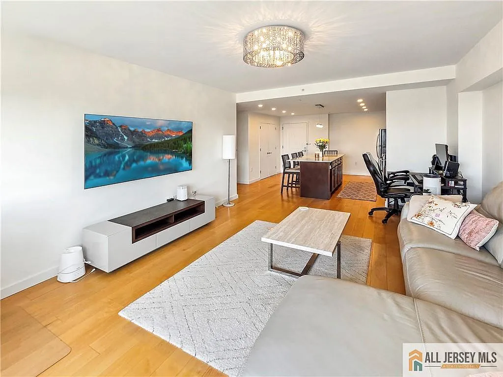 Building Photo - 110 Somerset St #2209