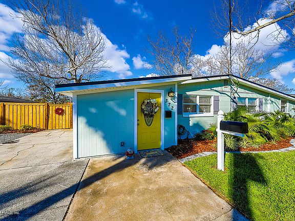 2nd image of 372 Royal Palms Dr