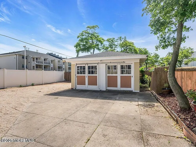 1406 Park Ave #GARAGE — Photo 1