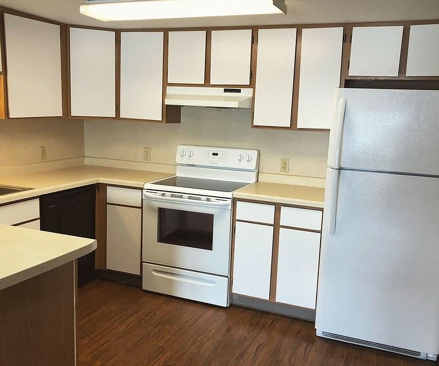 1st image of 200 Oak St APT 110