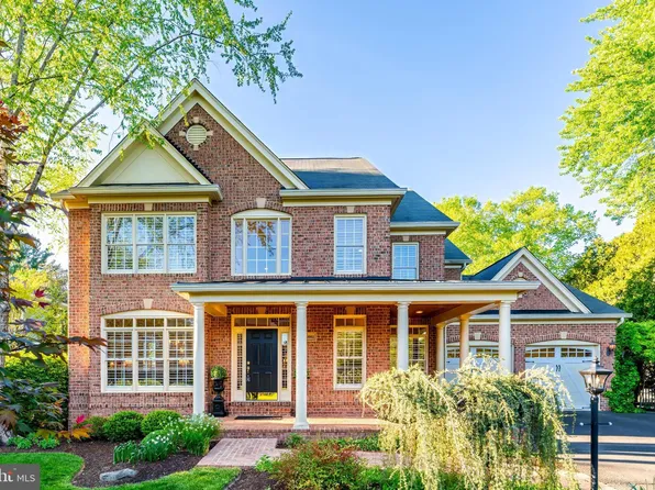 10002 Woodrow St, Vienna, VA 22181