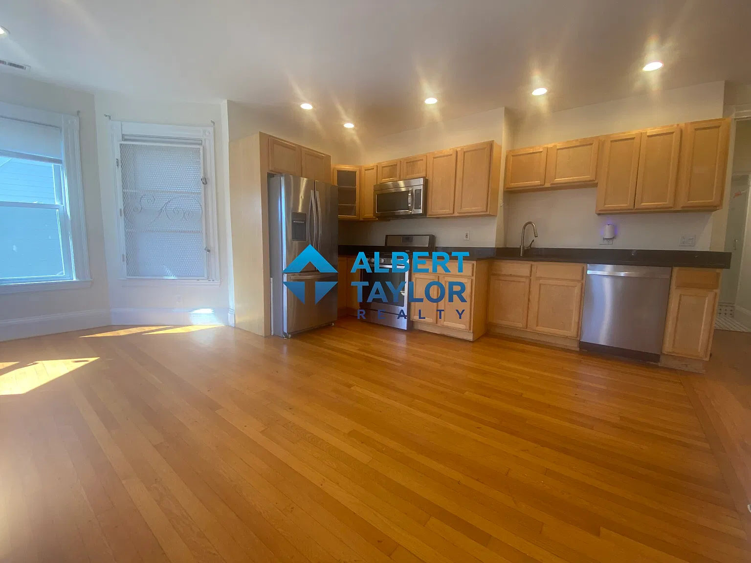 12 bed, 3300 sqft, $19,999 — Photo 2