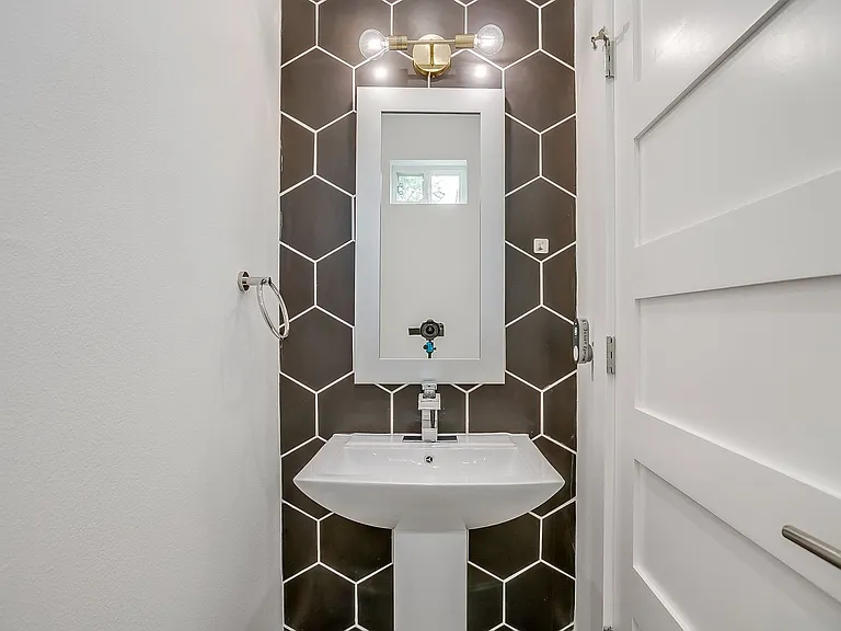 3144 Forest Park Blvd — Photo 27