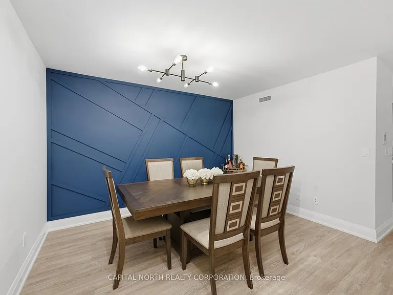 270 Wellington St W #412 — Photo 10