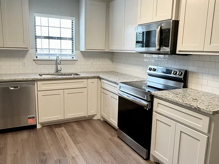 1606 N Travis St — Photo 10